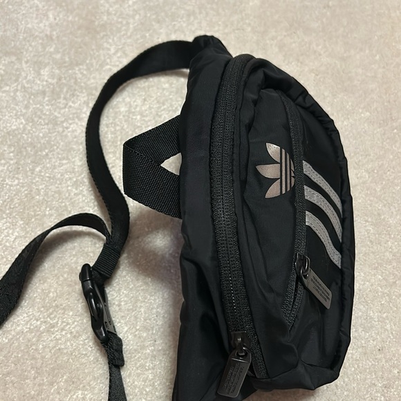 Adidas belt bag. - Picture 3 of 10